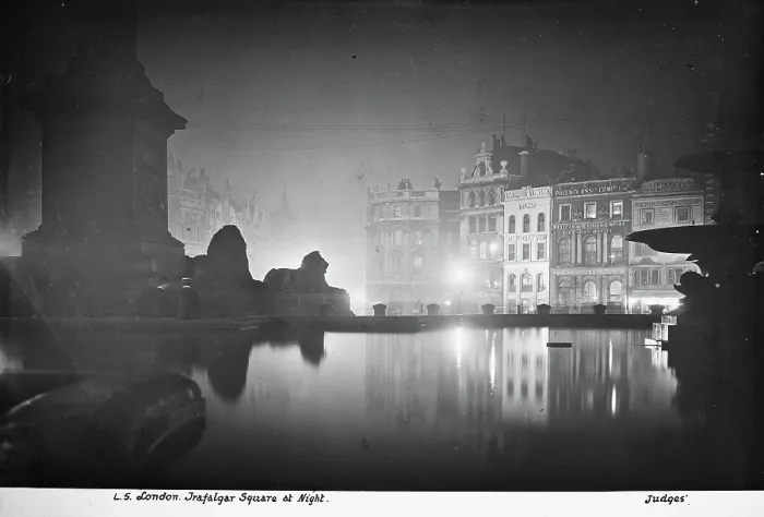 Framed Print : Trafalgar Square at Night Framed Print : Trafalgar Square at Night
