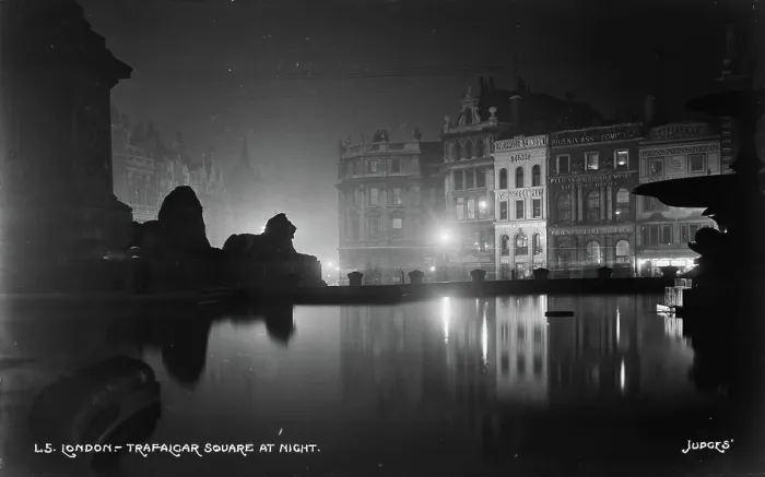 Framed Print : Trafalgar Square at Night Framed Print : Trafalgar Square at Night