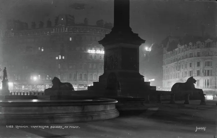 Framed Print : Trafalgar Square at Night Framed Print : Trafalgar Square at Night