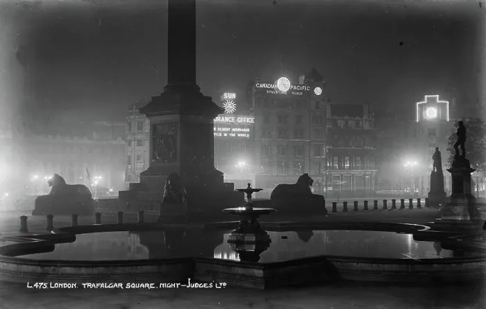 Framed Print : Trafalgar Square at Night Framed Print : Trafalgar Square at Night