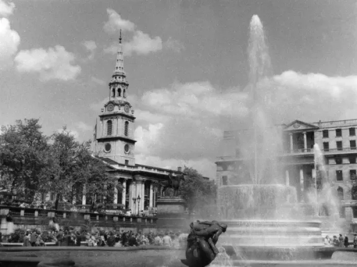 Framed Print : Trafalgar Square Scene Framed Print : Trafalgar Square Scene