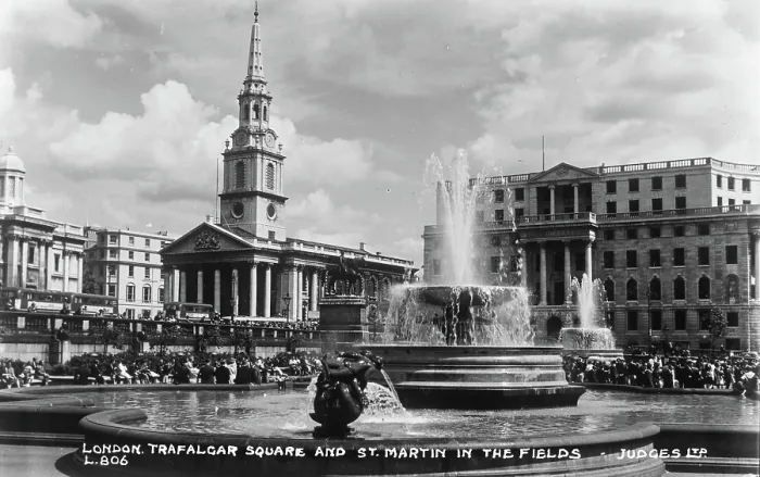 Framed Print : Trafalgar Square and St. Martin in the Fields Framed Print : Trafalgar Square and St. Martin in the Fields