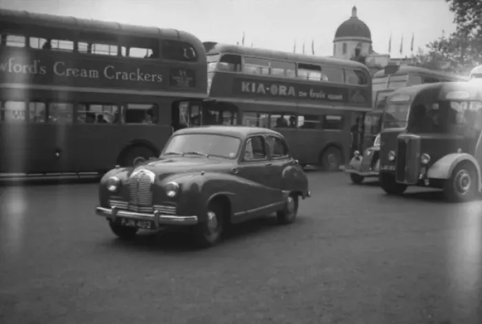 Framed Print : Trafalgar Square Traffic - 1953 Framed Print : Trafalgar Square Traffic - 1953