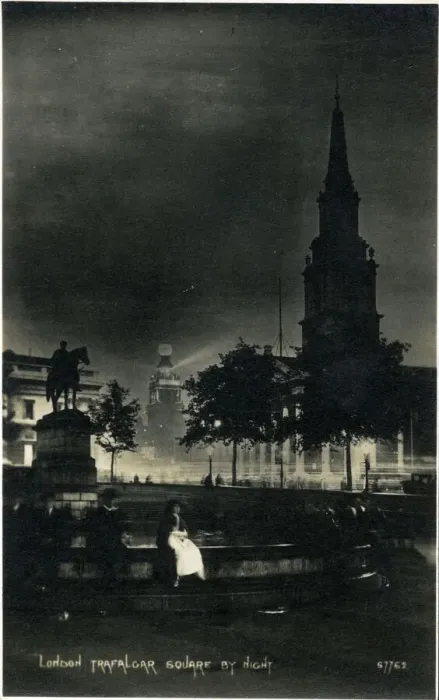 Framed Print : Trafalgar Squre by night, London. Date: circa 1909 Framed Print : Trafalgar Squre by night, London. Date: circa 1909