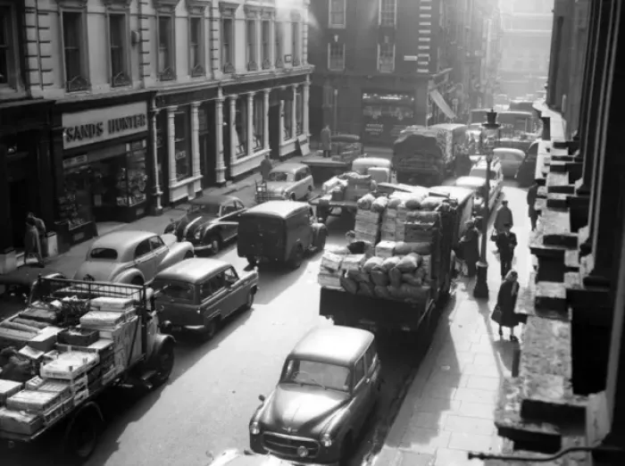Framed Print : Traffic congestion, Covent Garden, London WC2 Framed Print : Traffic congestion, Covent Garden, London WC2