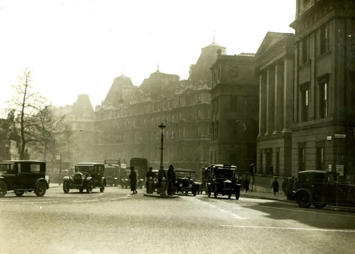 Framed Print : Traffic at Hyde Park Corner, London Framed Print : Traffic at Hyde Park Corner, London