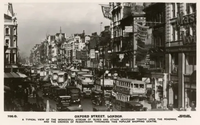 Framed Print : Traffic on Oxford Street, London Framed Print : Traffic on Oxford Street, London