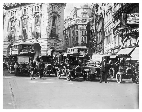 Traffic / Piccadilly. Policeman directs traffic through Piccadilly Circus