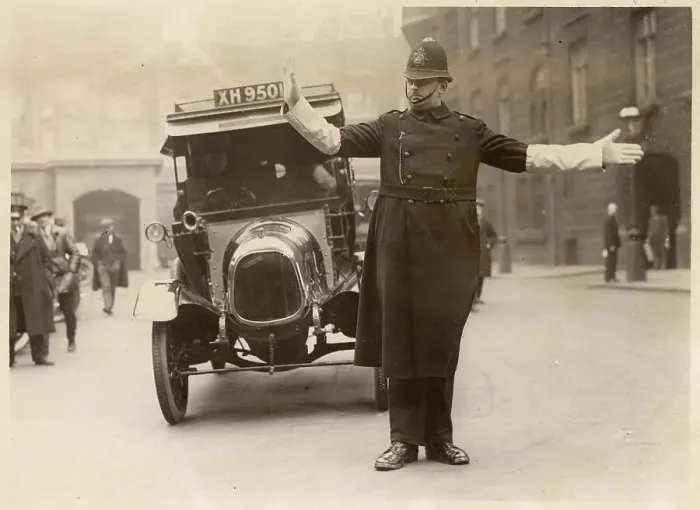 Framed Print : Traffic Policeman directing the traffic at Parliament Street, London. Date: circa 1930 Framed Print : Traffic Policeman directing the traffic at Parliament Street, London. Date: circa 1930
