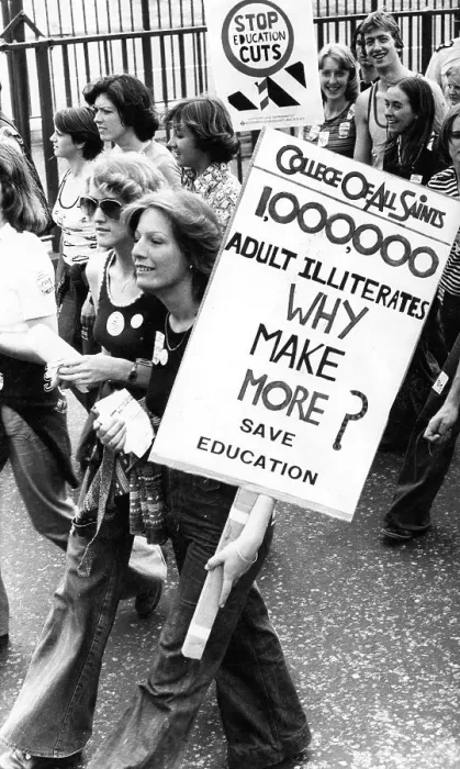 Framed Print : Trainee teachers campaigning against education cuts Framed Print : Trainee teachers campaigning against education cuts