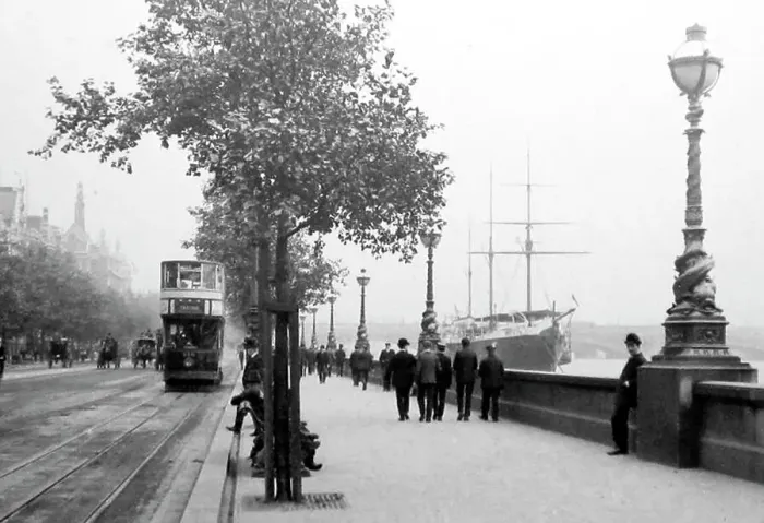 Framed Print : Tram, The Embankment, London, early 1900s Framed Print : Tram, The Embankment, London, early 1900s