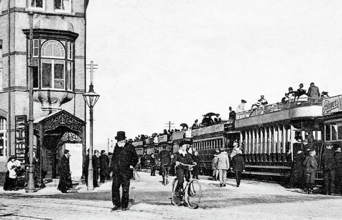 Framed Print : Trams leaving Swansea for Mumbles