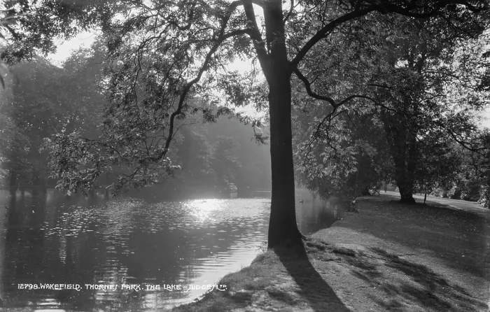Framed Print : Tranquil Lake at Thornes Park Framed Print : Tranquil Lake at Thornes Park