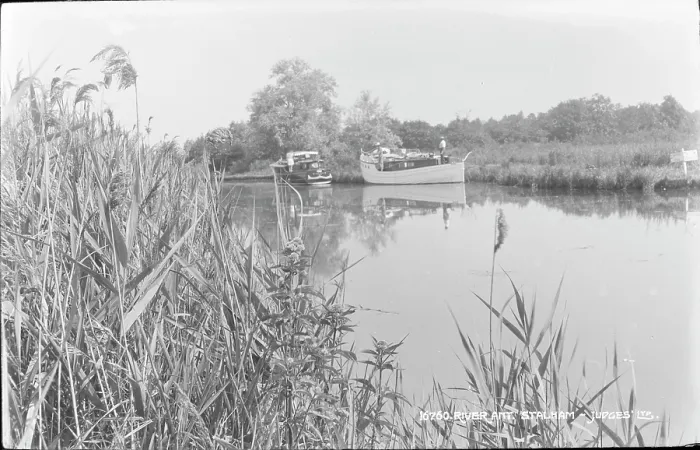 Framed Print : Tranquil River Scene at Stalham Framed Print : Tranquil River Scene at Stalham