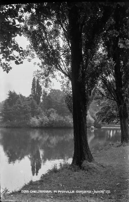 Framed Print : Tranquil Scene at Pittville Gardens Framed Print : Tranquil Scene at Pittville Gardens