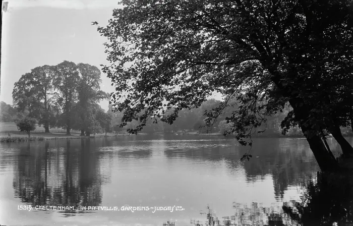 Framed Print : Tranquil Scene at Pittville Gardens Framed Print : Tranquil Scene at Pittville Gardens