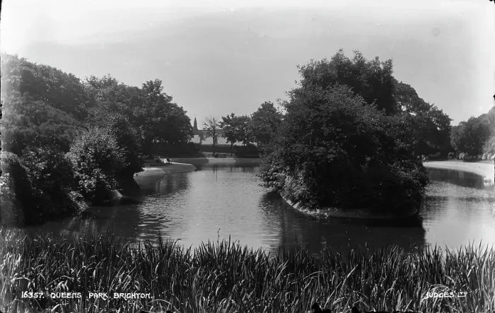 Framed Print : Tranquil Scene at Queen's Park Framed Print : Tranquil Scene at Queen's Park