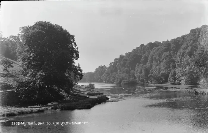 Framed Print : Tranquil Scene at Shanbourne Lake Framed Print : Tranquil Scene at Shanbourne Lake