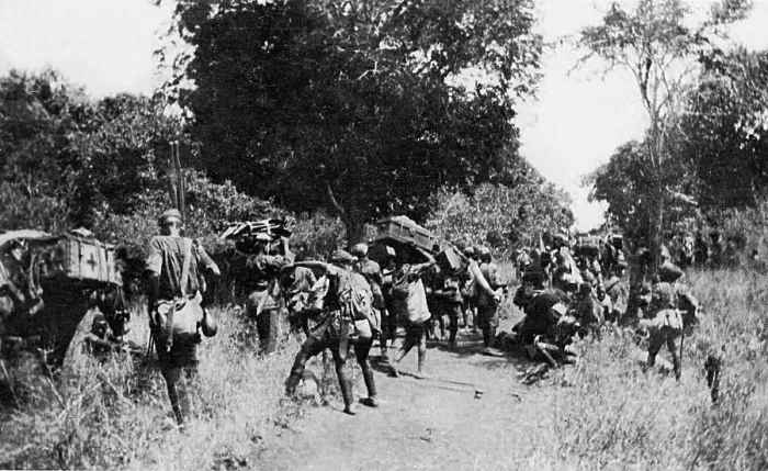 Framed Print : Transporting supplies to Handeni, East Africa, WW1 Framed Print : Transporting supplies to Handeni, East Africa, WW1