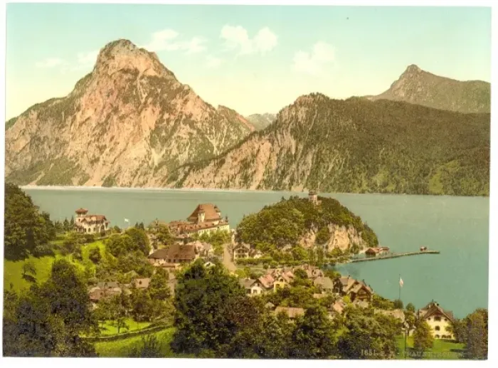 Framed Print : Traunkirchen, towards the Traunstein, Upper Austria, Austro- Framed Print : Traunkirchen, towards the Traunstein, Upper Austria, Austro-