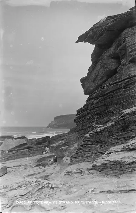 Framed Print : At Trebarwith Strand Framed Print : At Trebarwith Strand