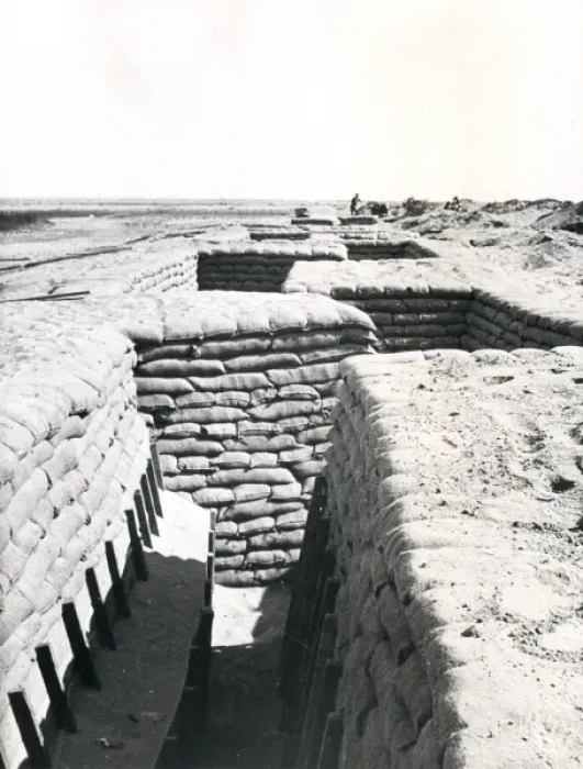 Framed Print : Trench in Suez Canal defences, Egypt, WW1 Framed Print : Trench in Suez Canal defences, Egypt, WW1