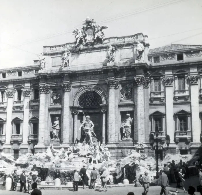 Framed Print : The Trevi Fountain, Rome, Italy Framed Print : The Trevi Fountain, Rome, Italy