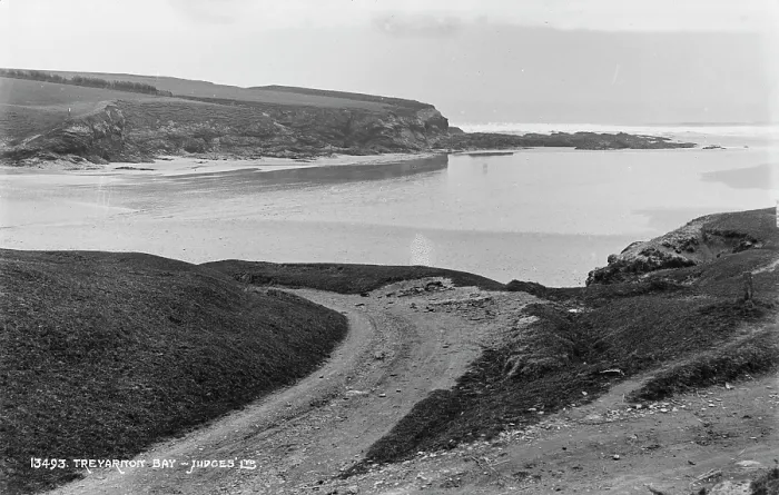 Framed Print : Treyarnton Bay Framed Print : Treyarnton Bay