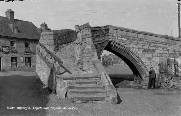 Framed Print : Triangular Bridge in Crowland Framed Print : Triangular Bridge in Crowland