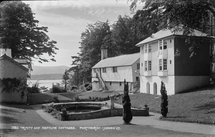 Framed Print : Trinity and Neptune Cottages Framed Print : Trinity and Neptune Cottages