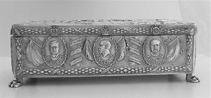 Framed Print : Trinket Box lined with velvet Framed Print : Trinket Box lined with velvet