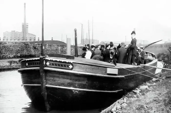 Framed Print : A trip on the Leeds and Liverpool Canal in 1901 Framed Print : A trip on the Leeds and Liverpool Canal in 1901