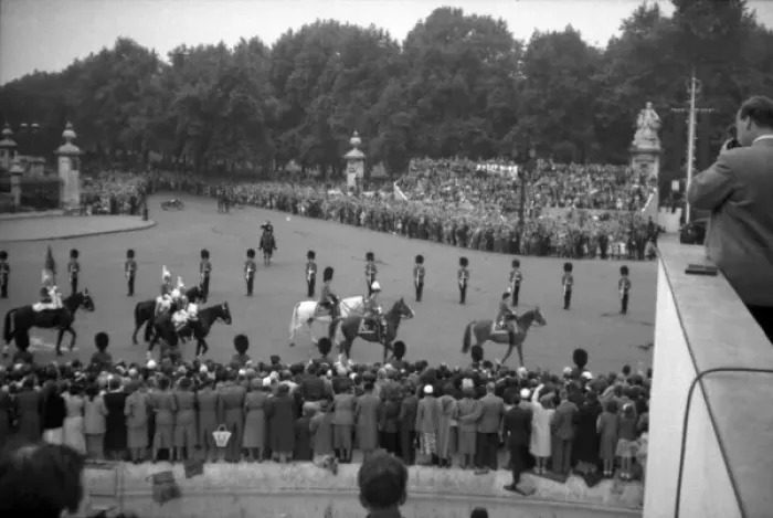 Framed Print : Trooping the Colour - Queen Victoria Memorial Framed Print : Trooping the Colour - Queen Victoria Memorial