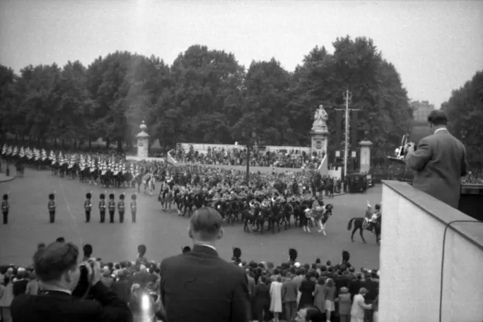 Framed Print : Trooping the Colour - Queen Victoria Memorial Framed Print : Trooping the Colour - Queen Victoria Memorial
