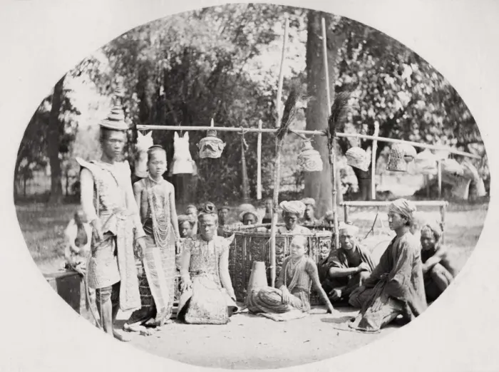 Framed Print : Troupe of Burmese performers, British India Framed Print : Troupe of Burmese performers, British India