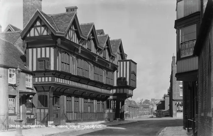 Framed Print : The Tudor House in Southampton Framed Print : The Tudor House in Southampton