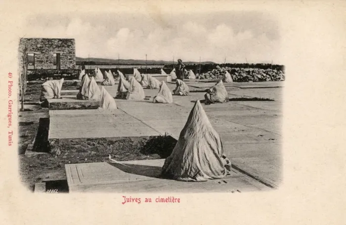Framed Print : Tunisia - Jewish Community - Prayers in the Cemetery, Tunis