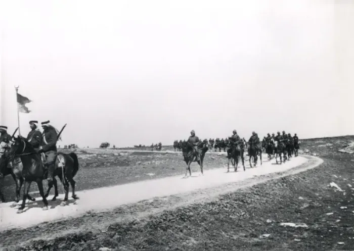 Framed Print : Turkish cavalry crossing Sinai desert, Egypt, WW1 Framed Print : Turkish cavalry crossing Sinai desert, Egypt, WW1
