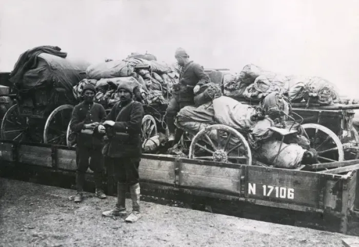 Framed Print : Turkish transport en route to Baghdad, WW1 Framed Print : Turkish transport en route to Baghdad, WW1