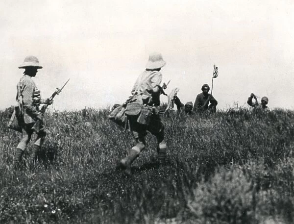 Turkish troops surrendering to British near Kirkuk, WW1