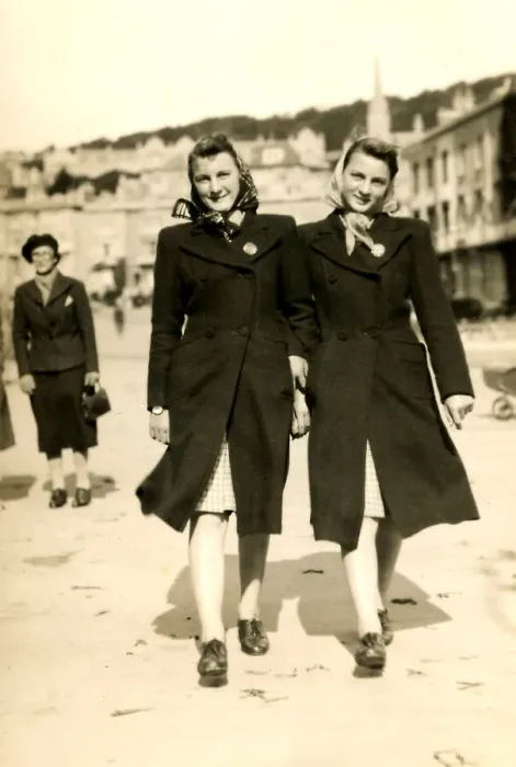 Framed Print : Twin sisters in matching headscarves, coats and skirts Framed Print : Twin sisters in matching headscarves, coats and skirts
