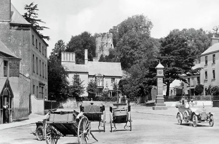 Framed Print : Twyn Square, Usk, early 1900s Framed Print : Twyn Square, Usk, early 1900s