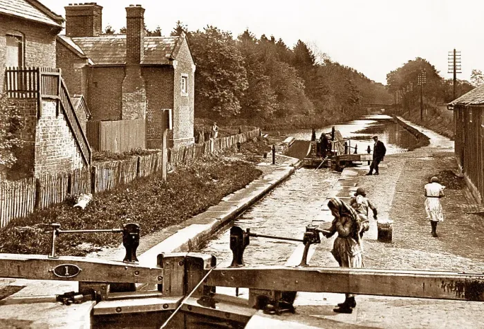 Framed Print : Tyley Locks, Market Drayton Framed Print : Tyley Locks, Market Drayton