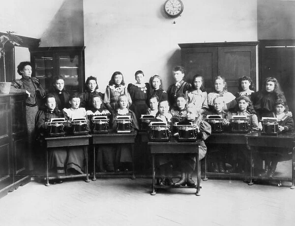 Typewriting class 1895