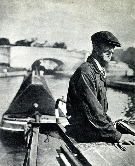 Framed Print : Typical canal boatman from a family of bargees, WW2 Framed Print : Typical canal boatman from a family of bargees, WW2