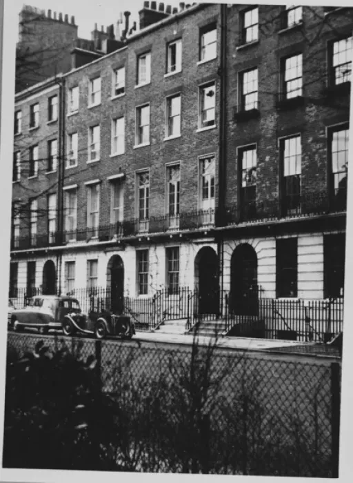 Framed Print : Typical Georgian terrace in Dorset Square, London Framed Print : Typical Georgian terrace in Dorset Square, London