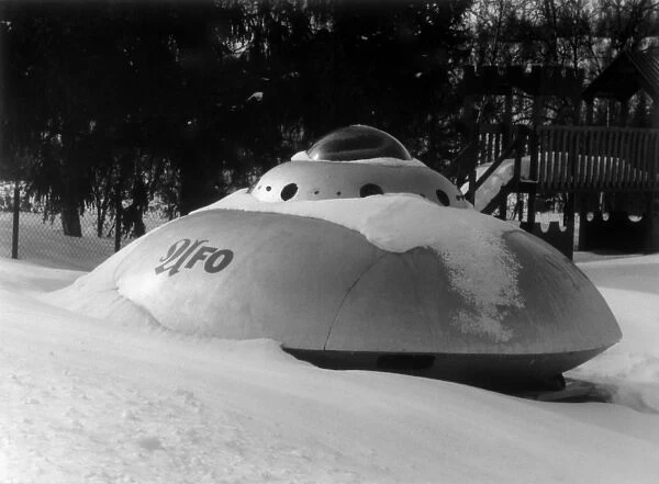 Ufos / Hessdalen. This flying saucer landed in the village of Hessdalen