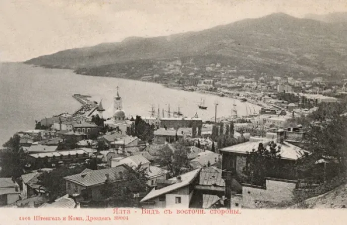 Framed Print : Ukraine, Crimea, Yalta - View from the east Framed Print : Ukraine, Crimea, Yalta - View from the east