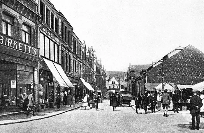 Framed Print : Ulverston New Market Street early 1900s Framed Print : Ulverston New Market Street early 1900s