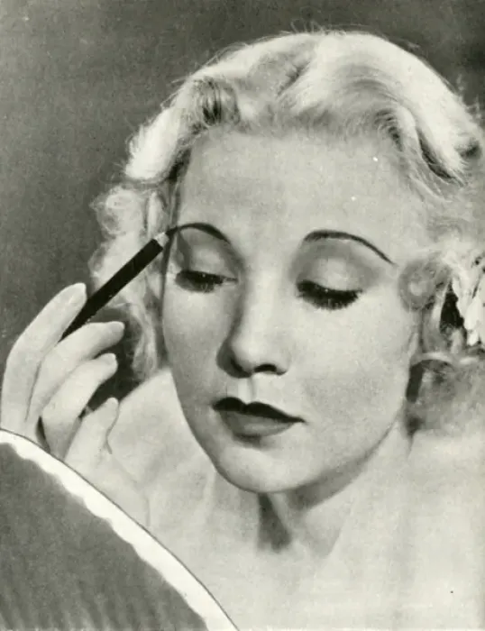Framed Print : Una Merkel, MGM star, applying Max Factor make up Framed Print : Una Merkel, MGM star, applying Max Factor make up